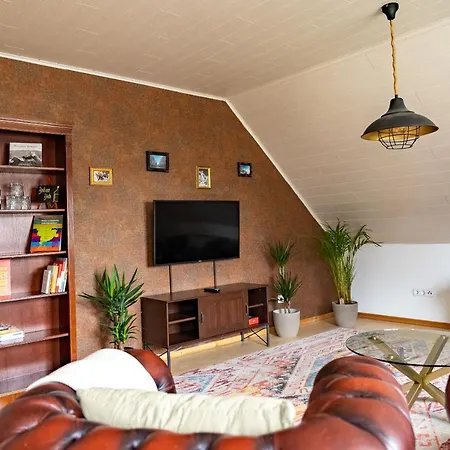 Grosse Ferienoase Mit Burgbergblick Apartment